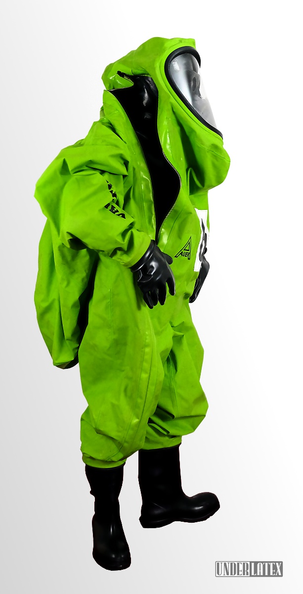 Auer CSA Schutzanzug Vautex SL grün voll angezogen Zipper halboffen