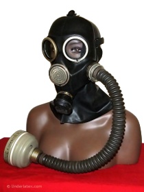 aktuelle Russische Gasmaske GP-7 Gummi schwarz mit Faltenschlauch aus Gummi